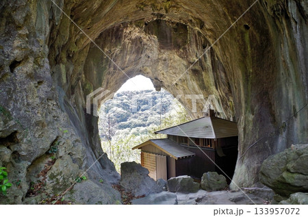苅田町　相円寺上洞窟と本堂 133957072