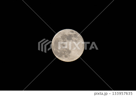 満月、2025年12月5日17時8分撮影 133957635