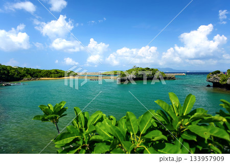 沖縄本島屈指のリゾート地 恩納村瀬良垣の美しいビーチ 沖縄本島屈指のリゾート地 恩納村瀬良垣の美しいビーチ 133957909