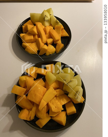 Fresh mango cubes, sweet and juicy, perfect for snacking, smoothies, or desserts. These vibrant yellow pieces bring a tropical flavor to any dish or refreshment. 133958010