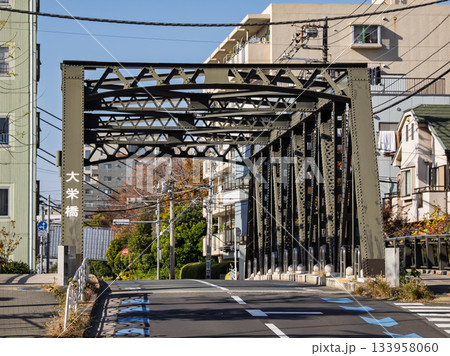 大横川に架かる「大栄橋」の橋名表示 133958060