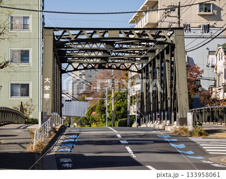 大横川に架かる「大栄橋」の橋名表示 133958061