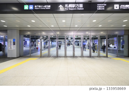 札幌駅前通地下歩行空間　通称「チカホ」 133958669