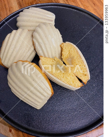 Soft and buttery madeleine cake with a delicate shell shape and a hint of vanilla or citrus. A classic French treat, perfect for tea time or a light, elegant dessert. 133959963