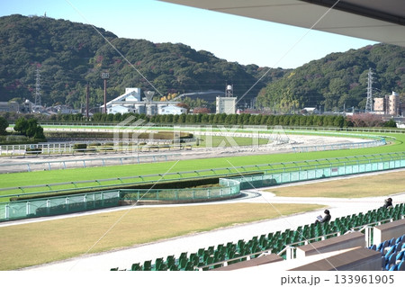 小倉競馬場のメインレース場 133961905