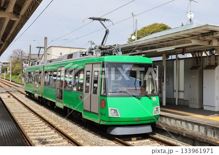 東急世田谷線の電車の走る風景 133961971