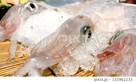 新鮮な呼子のイカ刺し 新鮮な呼子のイカ刺し 133962233