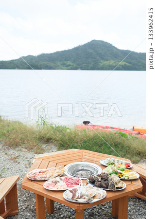 グランピング施設のBBQ食材セット 133962415