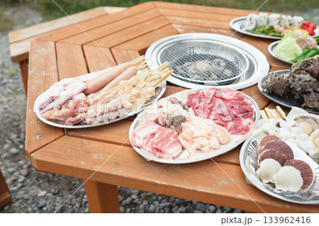 グランピング施設のBBQ食材セット 133962416