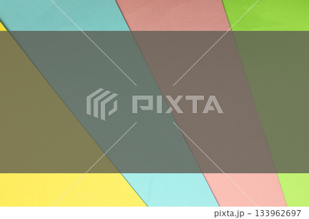 カラフルな背景とコピースペースがある枠 133962697