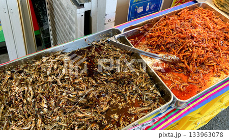 北九州市の旦過市場で売られている食べ物 北九州市の旦過市場で売られている食べ物 133963078