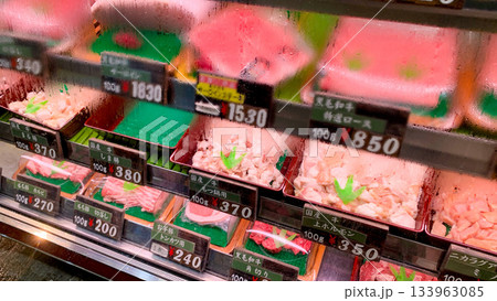 北九州市の旦過市場で売られている食べ物 133963085