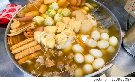 北九州市の旦過市場で売られている食べ物 133963087