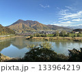 飯山線の車窓から見る千曲川（11月 長野県飯山市 蓮） 133964219