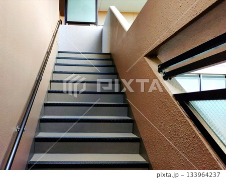マンション外階段 133964237