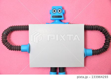 プラカード ホワイトボードを持つAIロボット イメージ プラカード ホワイトボードを持つAIロボット イメージ 133964293