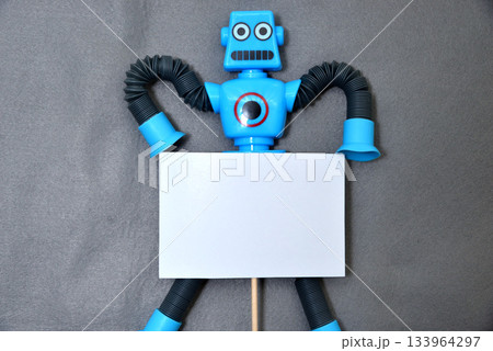 プラカード ホワイトボードを持つAIロボット イメージ 133964297
