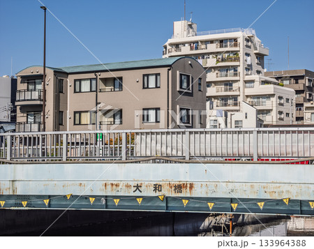 平久川に架かる「大和橋」の橋名表示 平久川に架かる「大和橋」の橋名表示 133964388