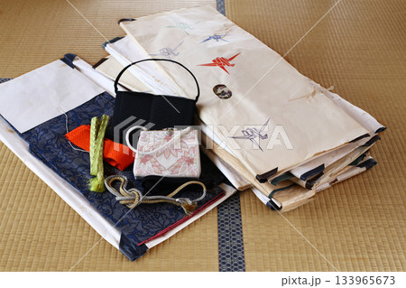 相続した家から出てきた処分する古い着物 相続した家から出てきた処分する古い着物 133965673