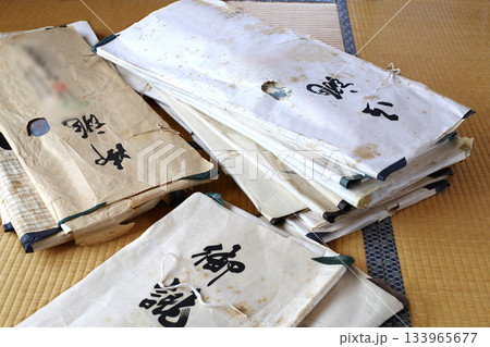 相続した家から出てきた処分する古い着物 相続した家から出てきた処分する古い着物 133965677
