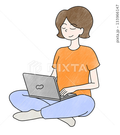 パソコン操作をする女性 パソコン操作をする女性 133966147