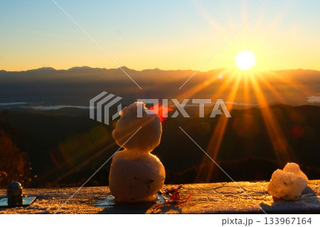 阿智村天空の楽園ヘブンスそのはらの星空と日の出 133967164