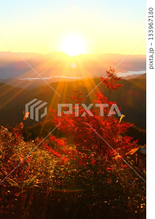 阿智村天空の楽園ヘブンスそのはらの星空と日の出 阿智村天空の楽園ヘブンスそのはらの星空と日の出 133967180