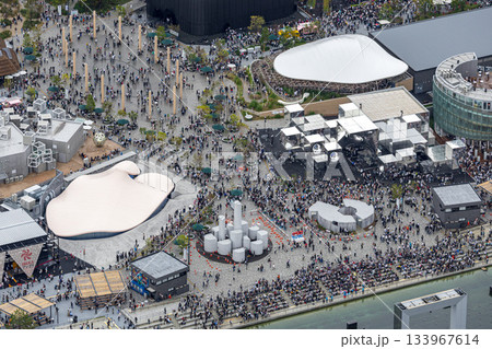 閉会直前で満員の大阪・関西万博会場 133967614