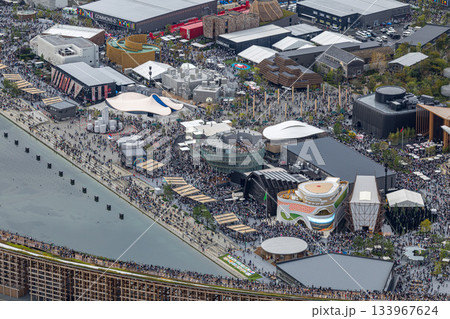 閉会直前で満員の大阪・関西万博会場 133967624