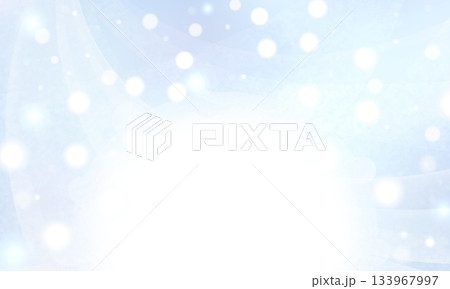 雪が舞う冬景色の半円フレーム背景 133967997