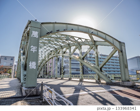 小名木川に架かる「万年橋」の橋名表示 133968341