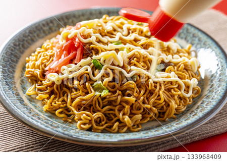 カップ焼きそば皿盛りe カップ焼きそば皿盛りe 133968409