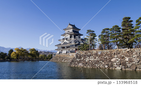 2025年11月29日秋晴れの松本城 133968518