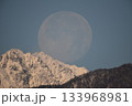 月と奥穂高 133968981