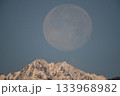 月と奥穂高 133968982