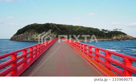 朱色に輝く雄島橋 133969075