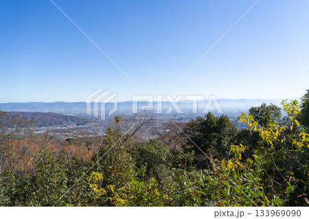 信貴山から見た景色（生駒山地） 133969090
