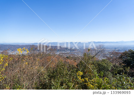 信貴山から見た景色（生駒山地） 133969093
