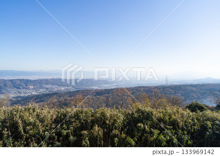 闇峠と鬼取山の間にある駐車場から見た景色（生駒産地） 133969142