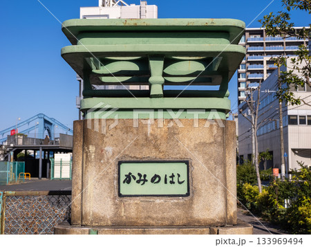 かつての仙台堀川に架けられた「上之橋」跡に残る親柱と銘板 かつての仙台堀川に架けられた「上之橋」跡に残る親柱と銘板 133969494