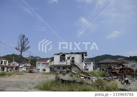 2012年気仙沼市、津波火災で被災した市街地 133969788