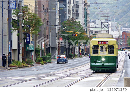 長崎の路面電車と都市風景 長崎の路面電車と都市風景 133971379