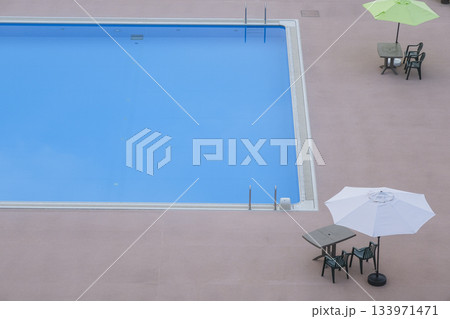 リゾートホテルの屋外プール 133971471