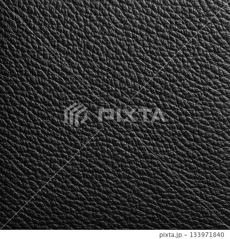 ブラックレザーのシボ加工テクスチャ｜重厚感と高級感を演出する革素材背景 133971840