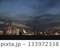 夕暮れ〜夜の横浜・みなとみらいの風景　港湾都市の都会の夜景イメージ 133972338