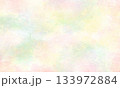 水彩の抽象的な淡いカラフル背景 133972884