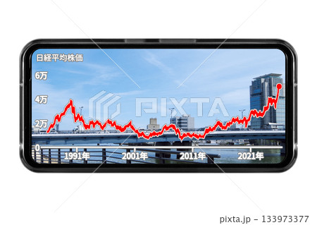 地方都市の風景を壁紙にしたスマホ画面に長期的な株価の推移を表示させているイメージ 地方都市の風景を壁紙にしたスマホ画面に長期的な株価の推移を表示させているイメージ 133973377