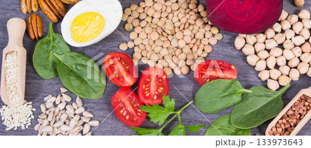 Products and ingredients containing natural vitamin B9, minerals and fiber. Healthy eating Products and ingredients containing natural vitamin B9, minerals and fiber. Healthy eating 133973643