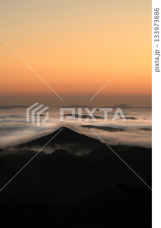 朝焼けと雲海4320 133973686
