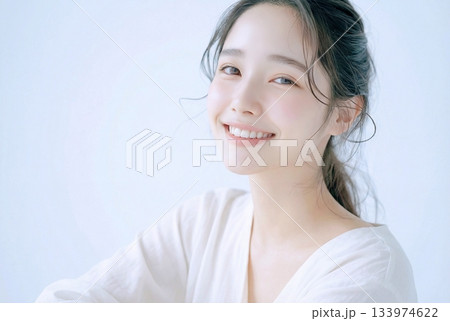 笑顔の美肌女性 133974622